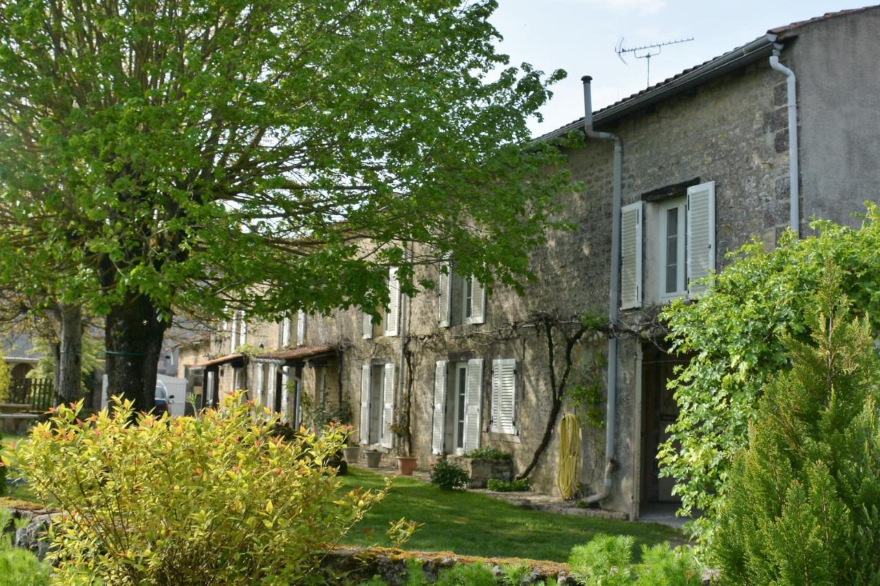 Les Noyers Aulnay Bed & Breakfast Aulnay  Eksteriør bilde