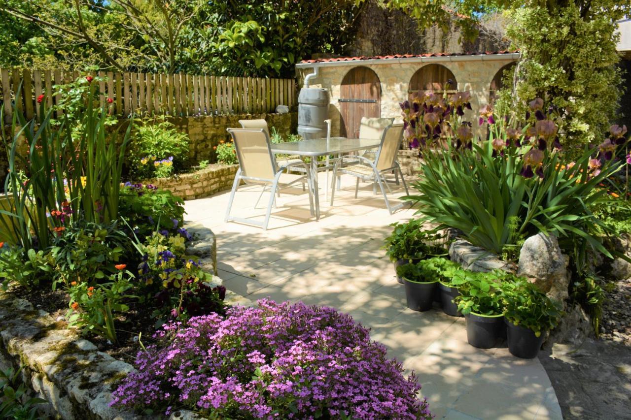 Les Noyers Aulnay Bed & Breakfast Aulnay  Eksteriør bilde
