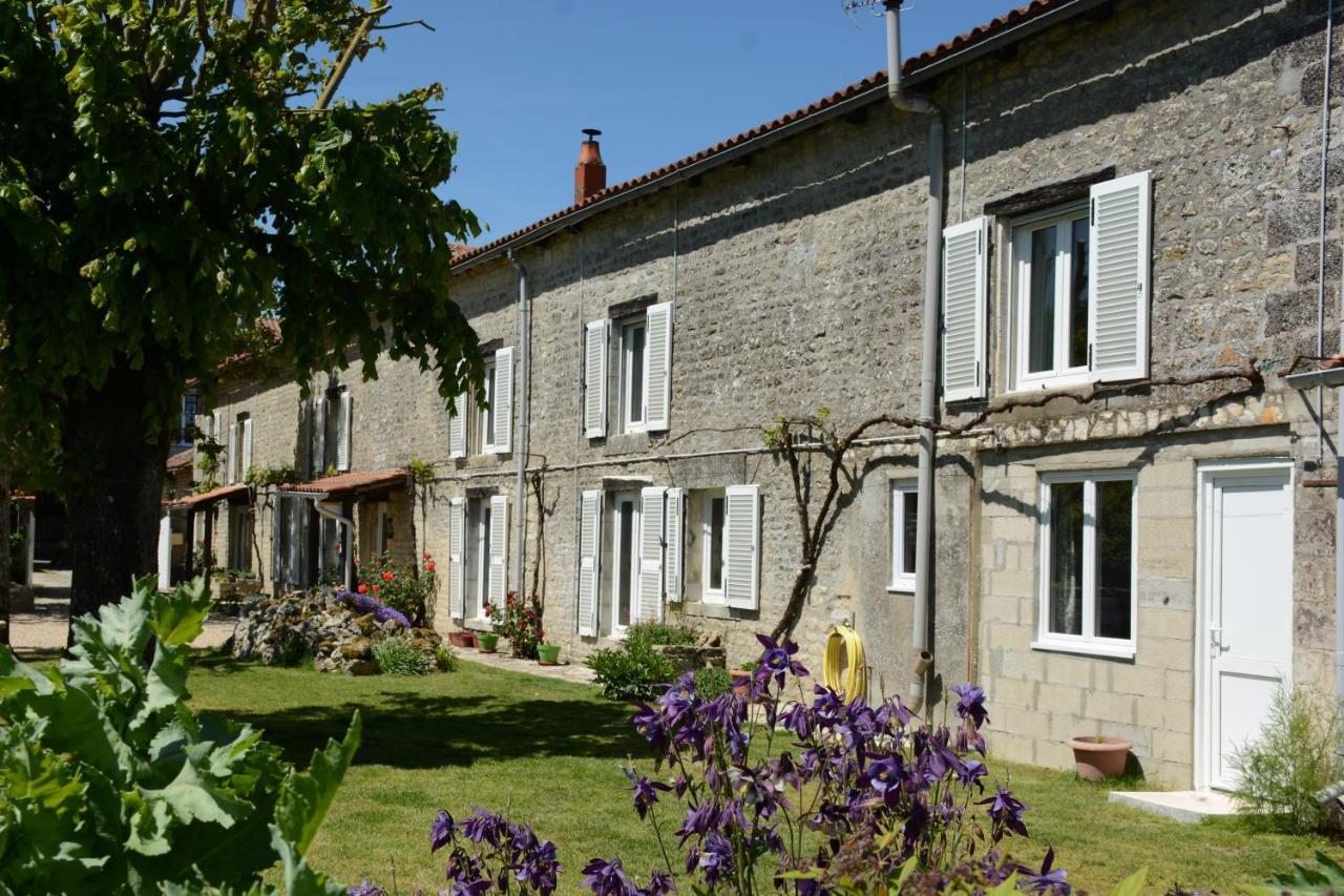 Les Noyers Aulnay Bed & Breakfast Aulnay  Eksteriør bilde