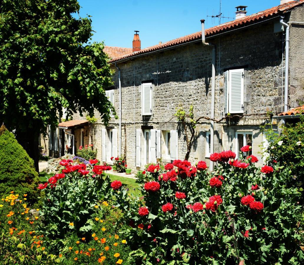Les Noyers Aulnay Bed & Breakfast Aulnay  Eksteriør bilde
